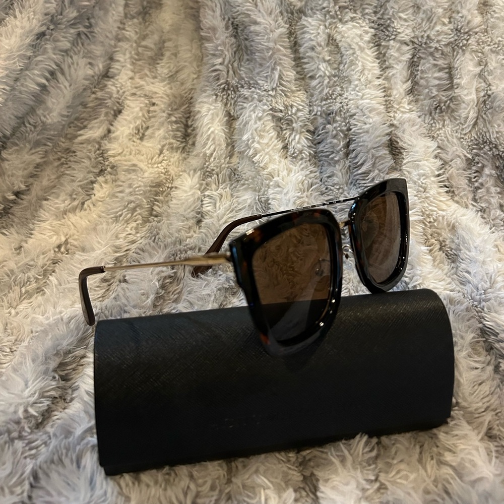 BCBGMAXAZRIA sunglasses - Picture 4 of 6